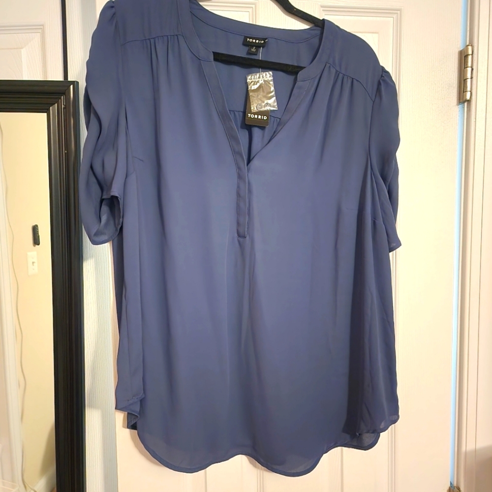 Nwt Torrid 18-20 Harper Georgette blouse with ruched ss in periwinkle